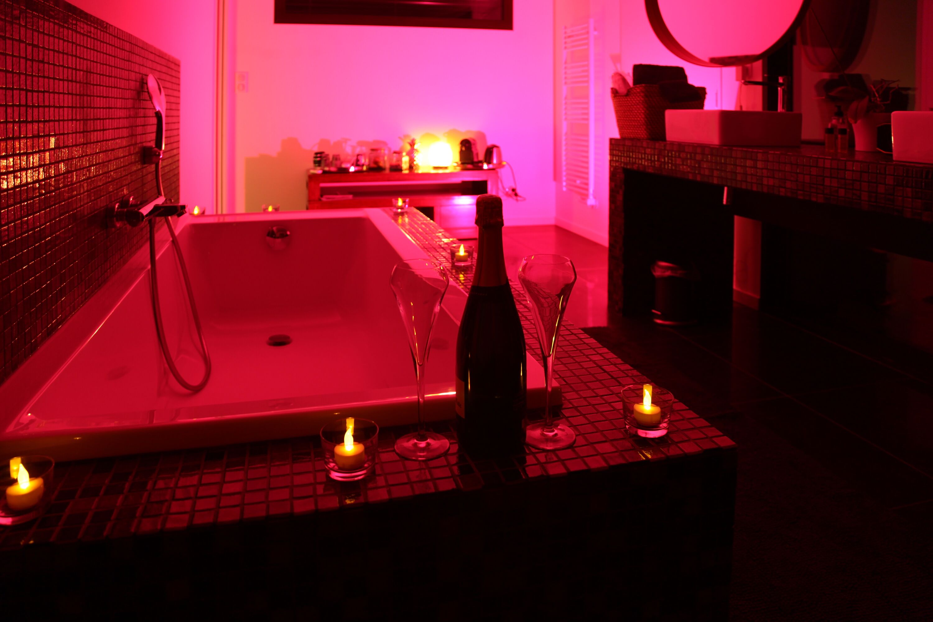 Luxe suite, 1 kingsize bed, open haard | Badkamer | Een haardroger, handdoeken