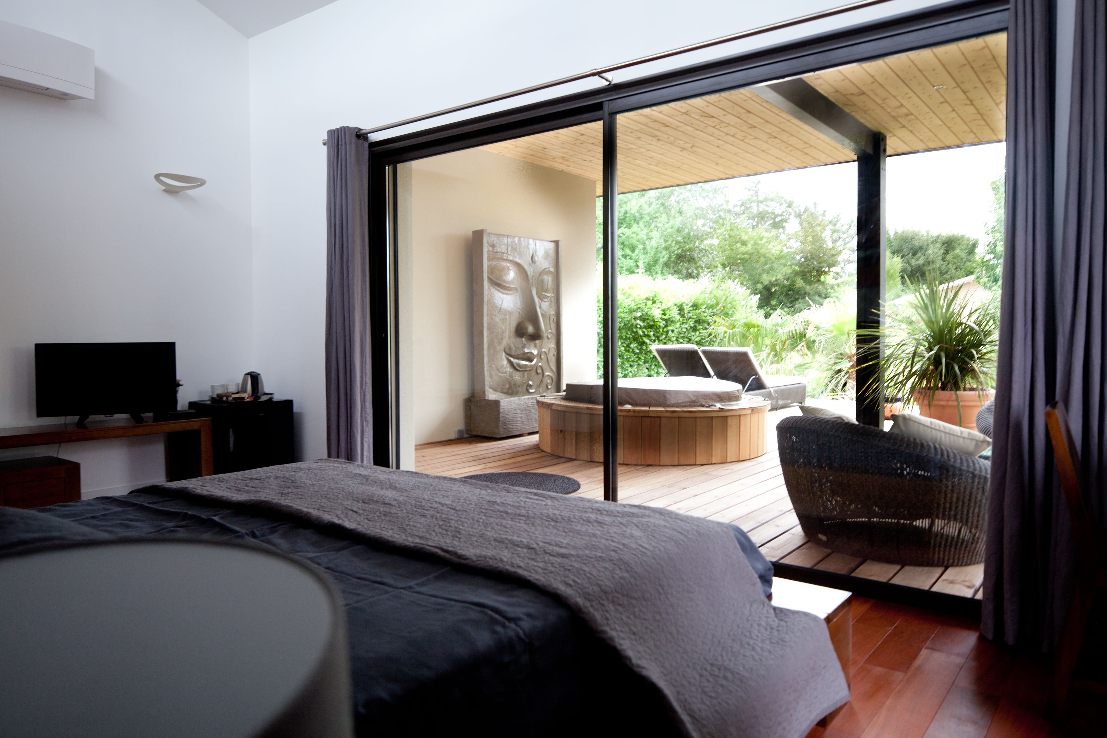 Luksussviitti, 1 suuri parisänky, takka | Näkymä huoneesta