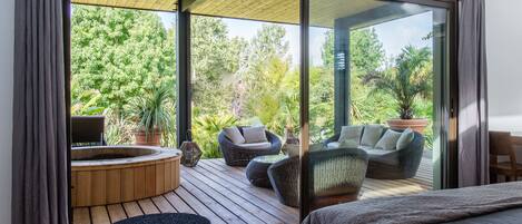 Luksussviitti, 1 suuri parisänky, takka | Näkymä huoneesta