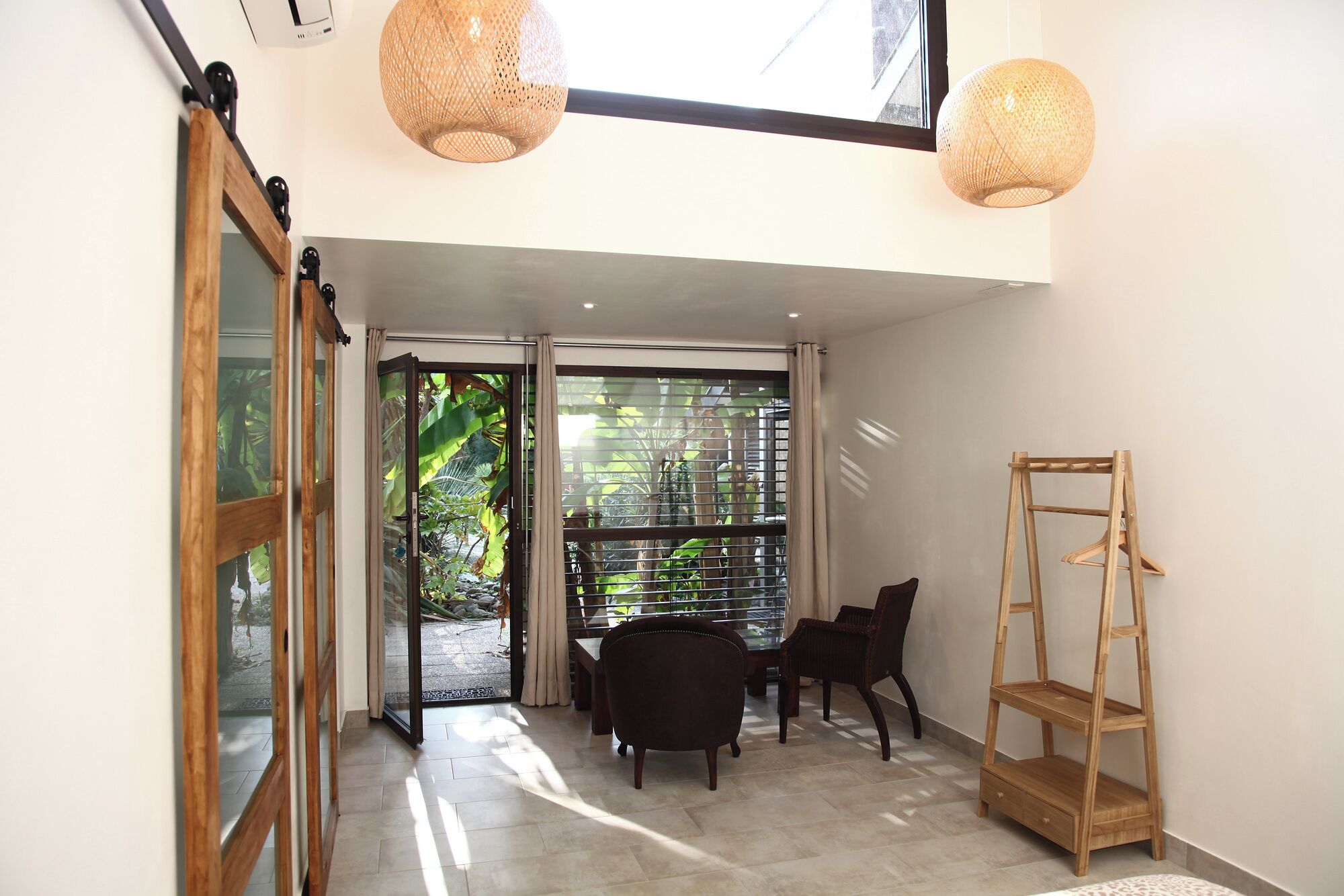 Classic Double Room, 1 Queen Bed, Non Smoking | Individually decorated, individually furnished, blackout drapes