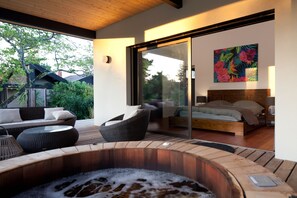 Luxury Suite, 1 King Bed, Fireplace | Private spa tub - Villa Margaux (Fargues-Saint-Hilaire)