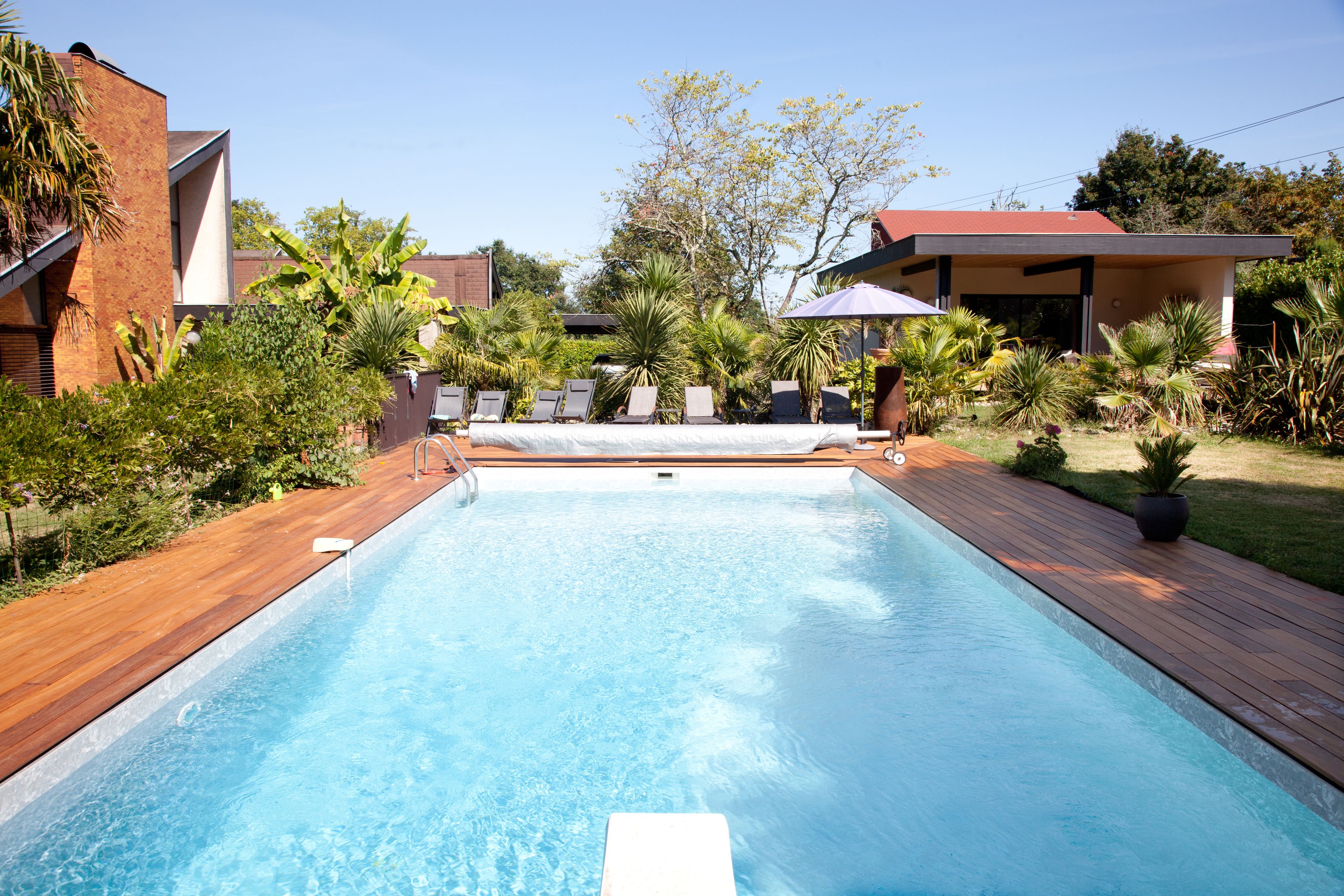 Een seizoensgebonden buitenzwembad