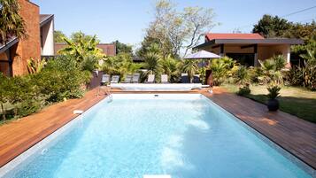 Alberca al aire libre por temporada