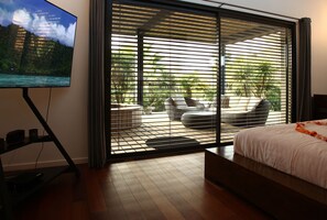 Luxury Suite, 1 King Bed, Fireplace | Individually decorated, individually furnished, blackout drapes - Villa Margaux (Fargues-Saint-Hilaire)