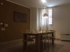 Apartment, 2 Bedrooms | In-room dining