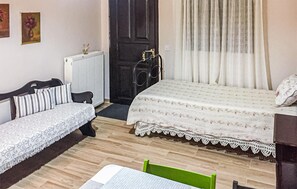 Vauvan matkasänky, ilmainen Wi-Fi, vuodevaatteet