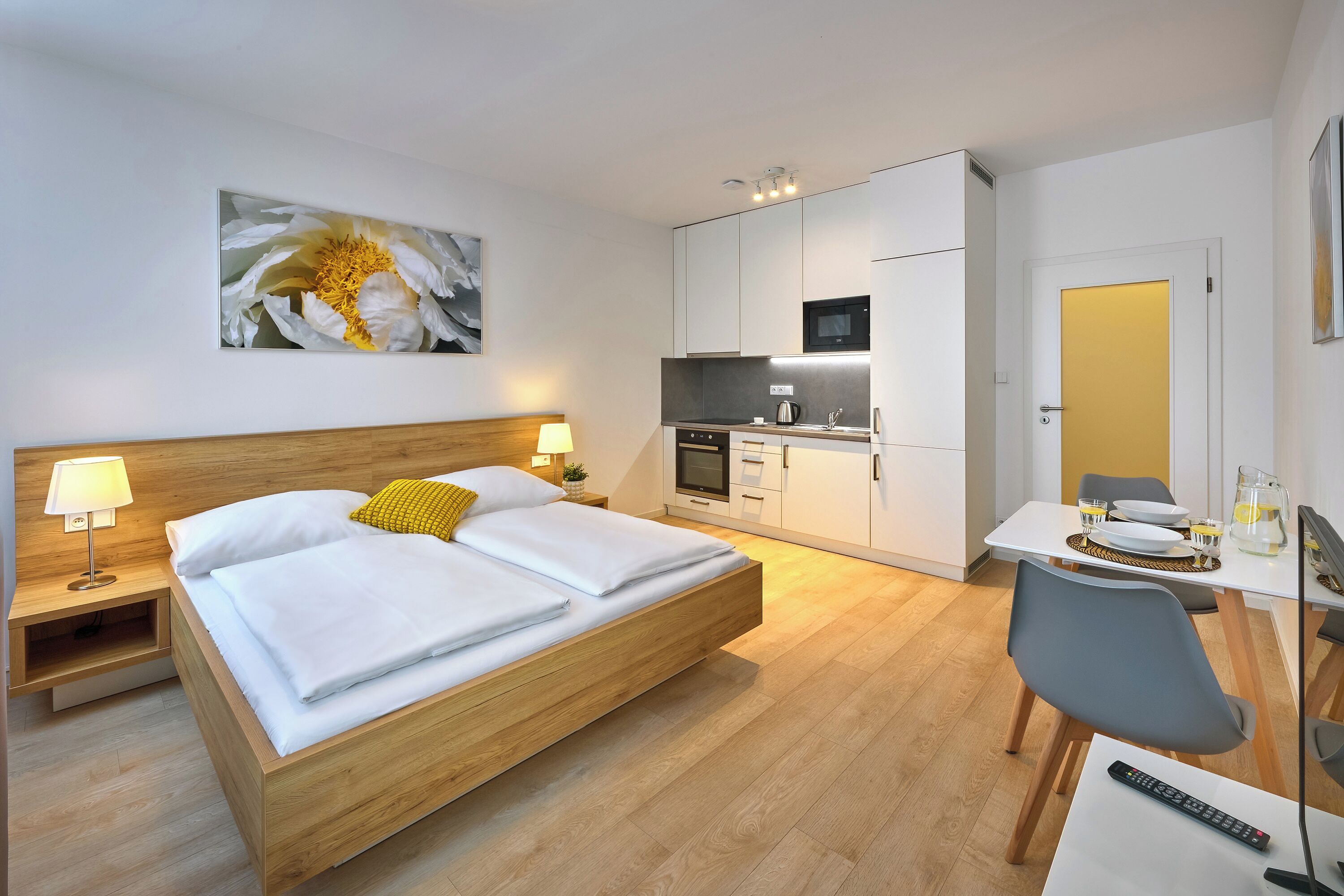 Business Studio Suite, 1 Bedroom, Kitchen, City View | Private kitchenette | Full-size fridge, microwave, oven, stovetop