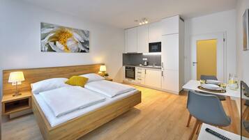Business Studio Suite, 1 Bedroom, Kitchen, City View | Private kitchenette | Full-size fridge, microwave, oven, stovetop