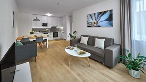 Familieleilighet, 3 soverom, balkong, byutsikt | Eget kjøkken