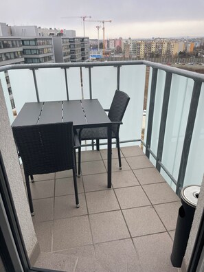 Business studio suite, 1 slaapkamer, keuken, uitzicht op de stad | Uitzicht vanaf balkon