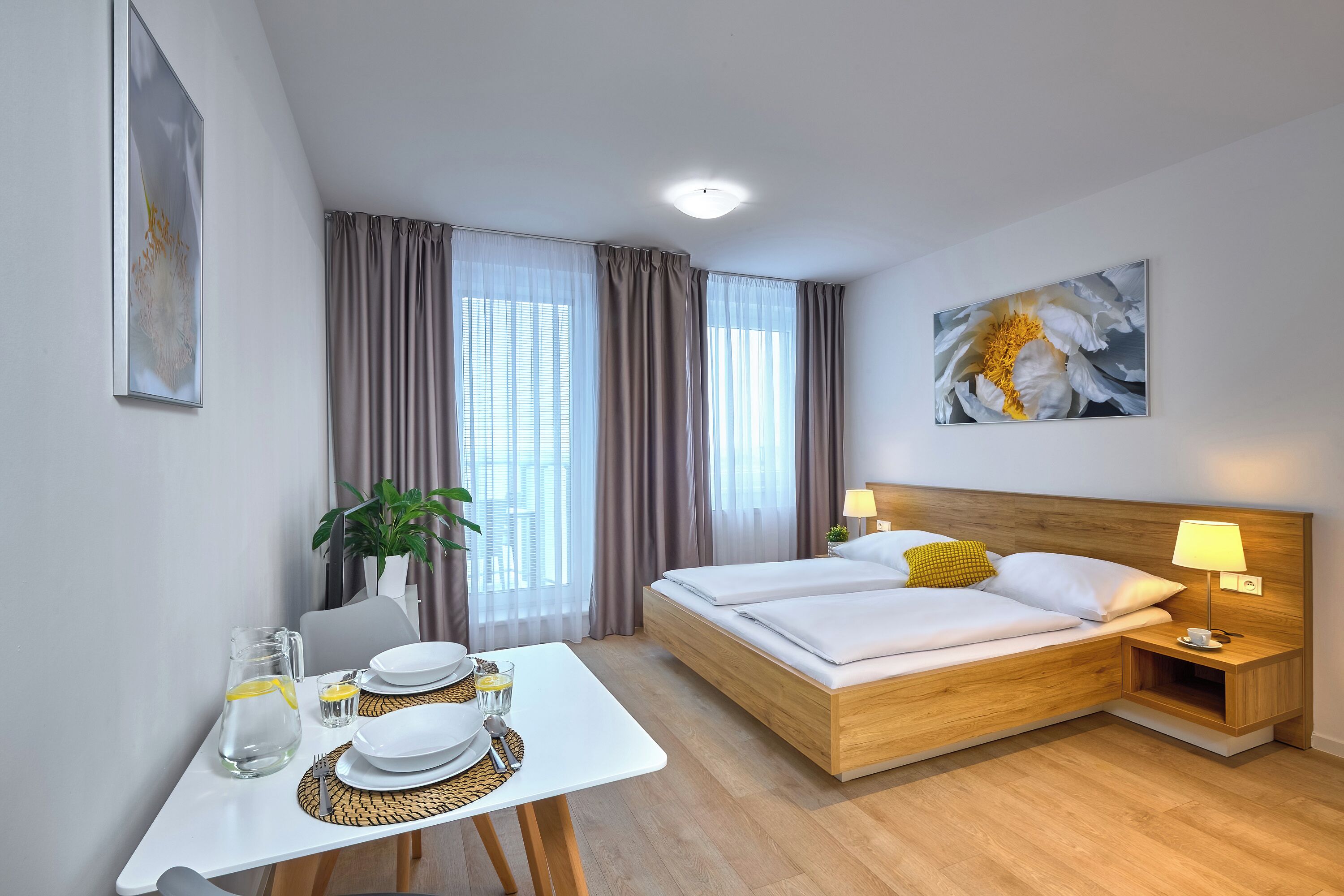 Business Studio Suite, 1 Bedroom, Kitchen, City View | 1 bedroom, desk, laptop workspace, soundproofing