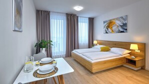 Studiosuite – business, 1 soverom, kjøkken, byutsikt