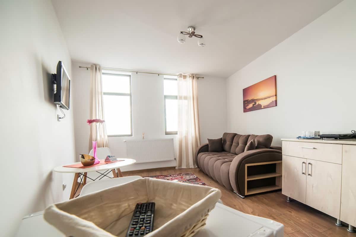 Deluxe Suite, 1 Bedroom, Non Smoking, River View | Living area