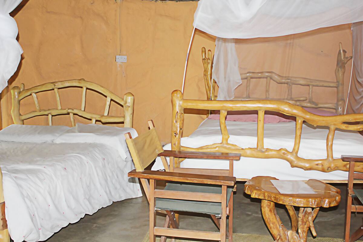 Premium bedding, in-room safe, desk