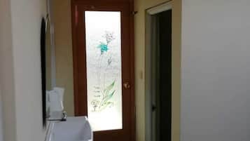 Double Room | Bathroom shower