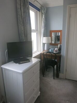 Kahden hengen huone (yksi tai kaksi sänkyä) | Ylelliset vuodevaatteet, yksilöllisesti sisustettu