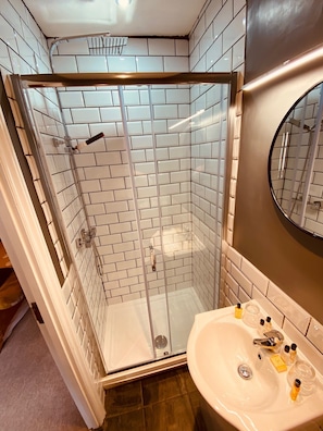 Superior Double Room, Ensuite (King Size Bedroom) | Bathroom