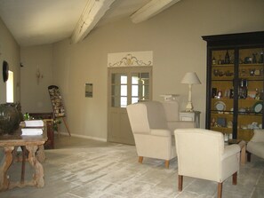 Interior entrance - Hostellerie le Roy Soleil (Menerbes)