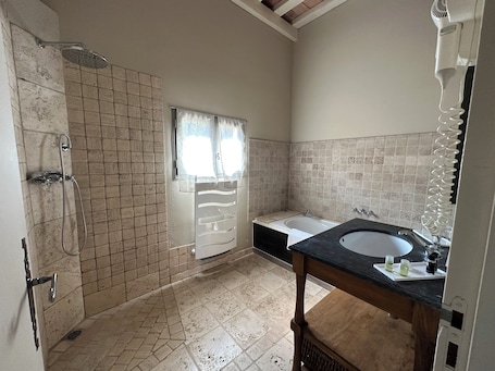 Suite, 1 Bedroom, Terrace | Bathroom | Free toiletries, hair dryer, towels. Hostellerie le Roy Soleil