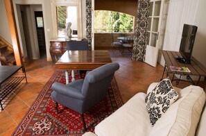 Superior Double or Twin Room, 3 Bedrooms | Premium bedding, minibar, in-room safe, desk - Hostellerie le Roy Soleil (Menerbes)