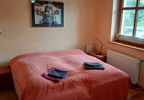 3 Schlafzimmer, Schreibtisch, Bügeleisen/Bügelbrett, WLAN
