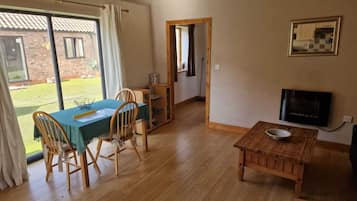 Apartament familiar | Sala d'estar | Televisor de pantalla plana de 30 polzades amb canals digitals