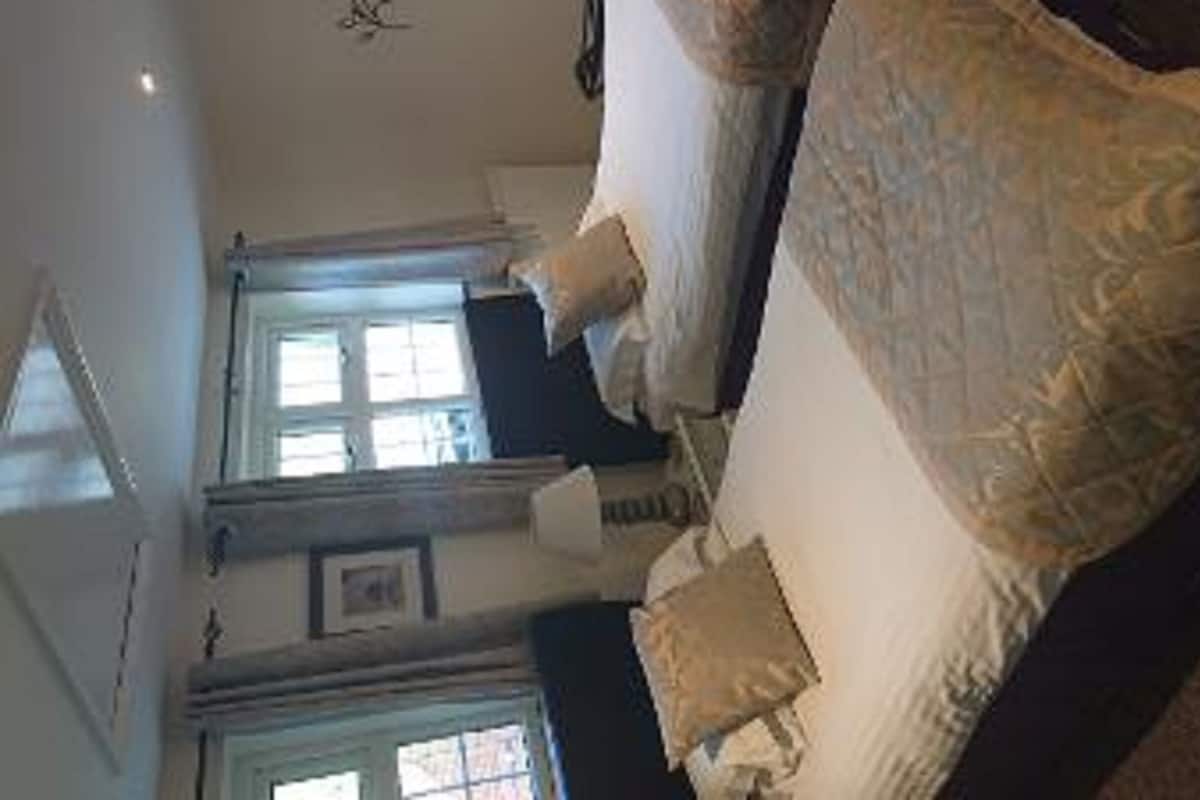 Standard Twin Room  | Desk, iron/ironing board (on request), WiFi (free), bed sheets