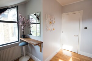 Deluxe Three Bedroom Apartments (3 Bedroom) | Living area | 32-inch flat-screen TV with digital channels, Smart TV