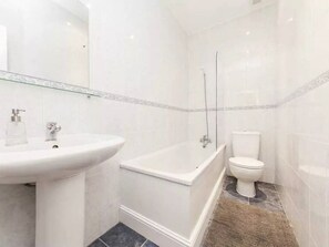 Towels - Modern 2 Bedroom Flat in Victoria - Zone 1 (London)