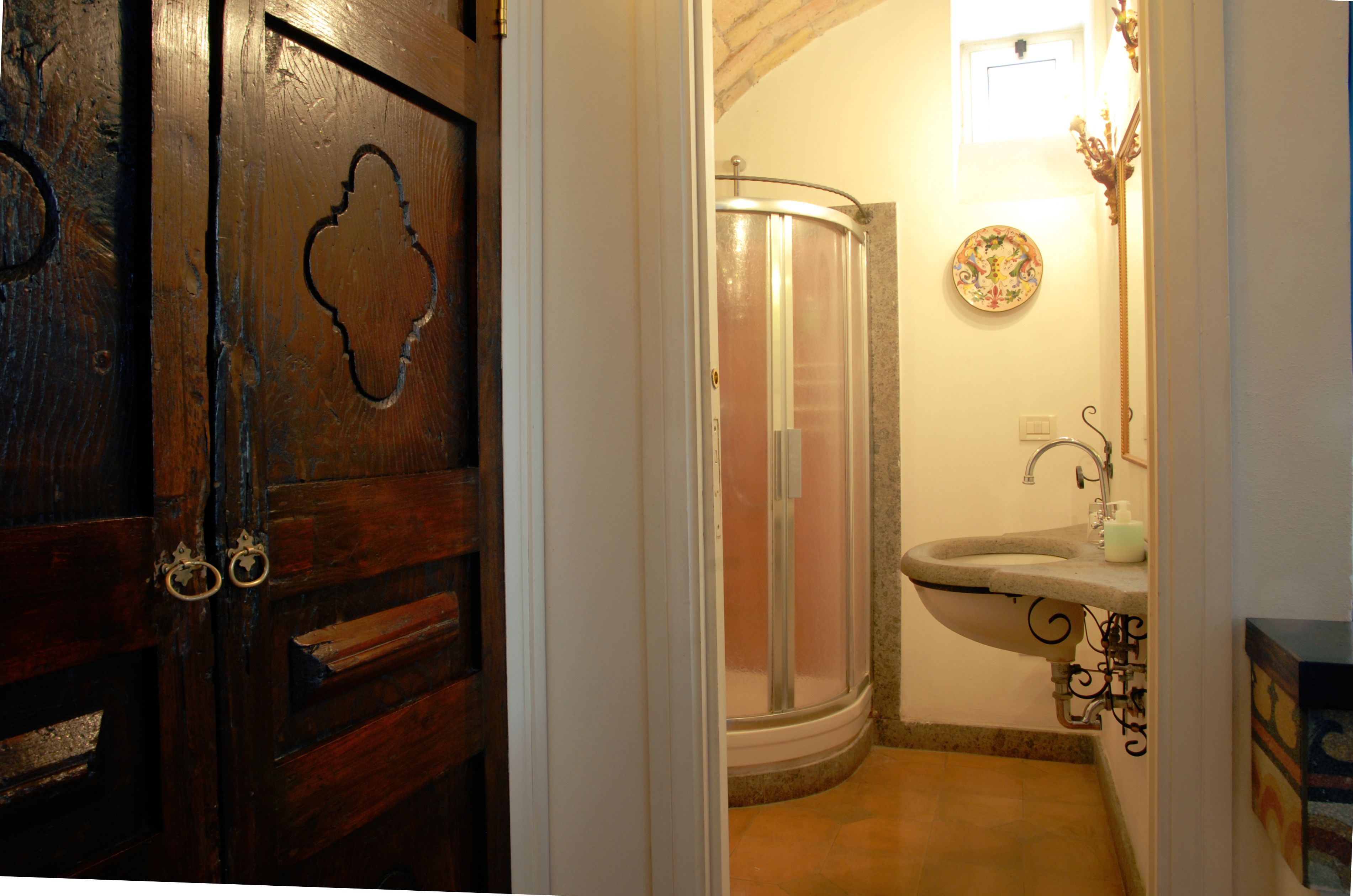 Superior Room, Private Bathroom | Bathroom | Shower, free toiletries, hair dryer, bidet