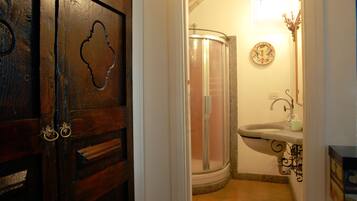 Chambre Supérieure, salle de bains privée | Salle de bain
