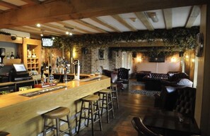 Bar (on property) - The Royal Oak Historic Commercial Inn (Cranbrook)