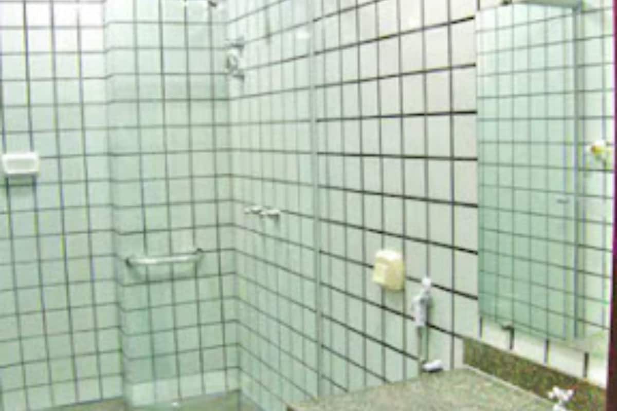 standard suite (especial) | bathroom | shower, rainfall showerhead, free toiletries, towels