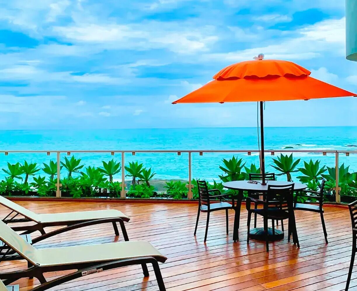 Outdoor pool, sun loungers