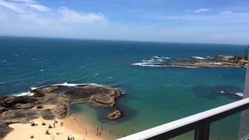 Suite Atlantico | Frigobar, cofres nos quartos, escrivaninha, cortinas blackout