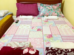 ห้องพักสำหรับสี่ท่าน, เตียงใหญ่ 1 เตียง และโซฟาเบด | เตารีด/โต๊ะรีดผ้า, Wi-Fi ฟรี