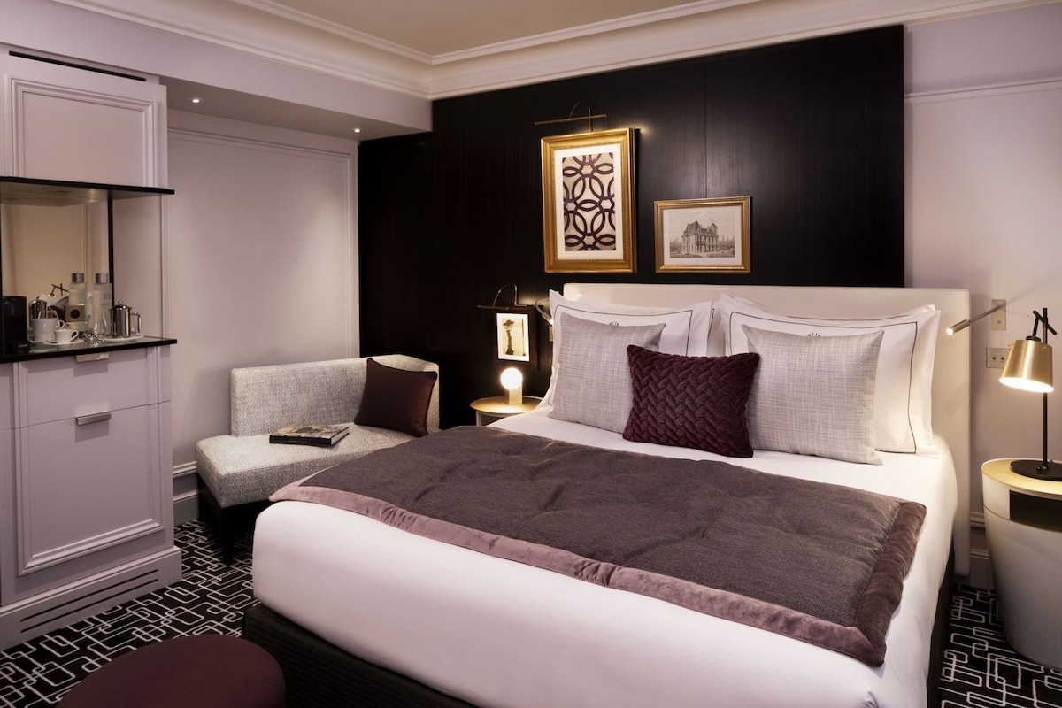 Ropa de cama de alta calidad y minibar 