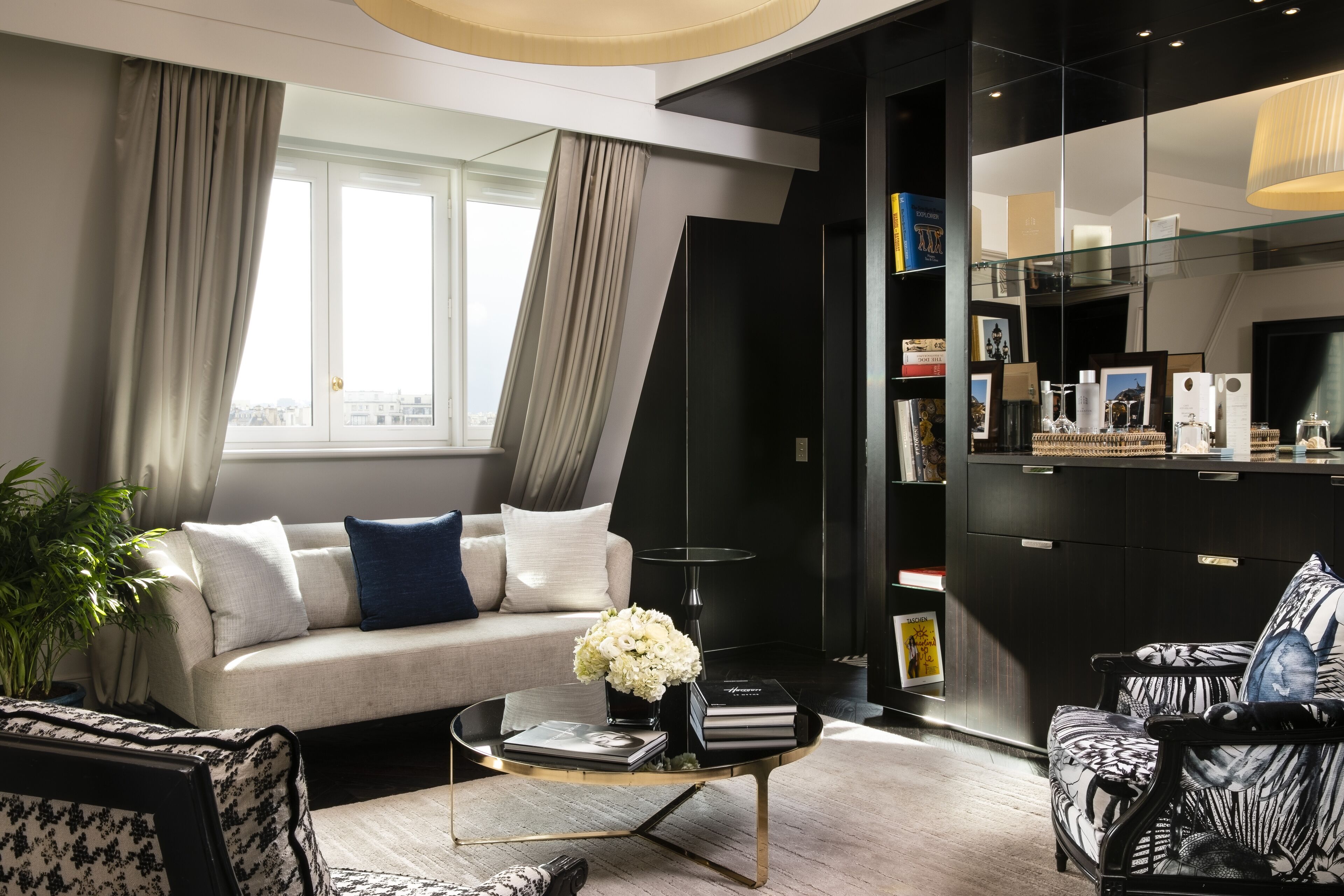 flat-screen tv, pay films