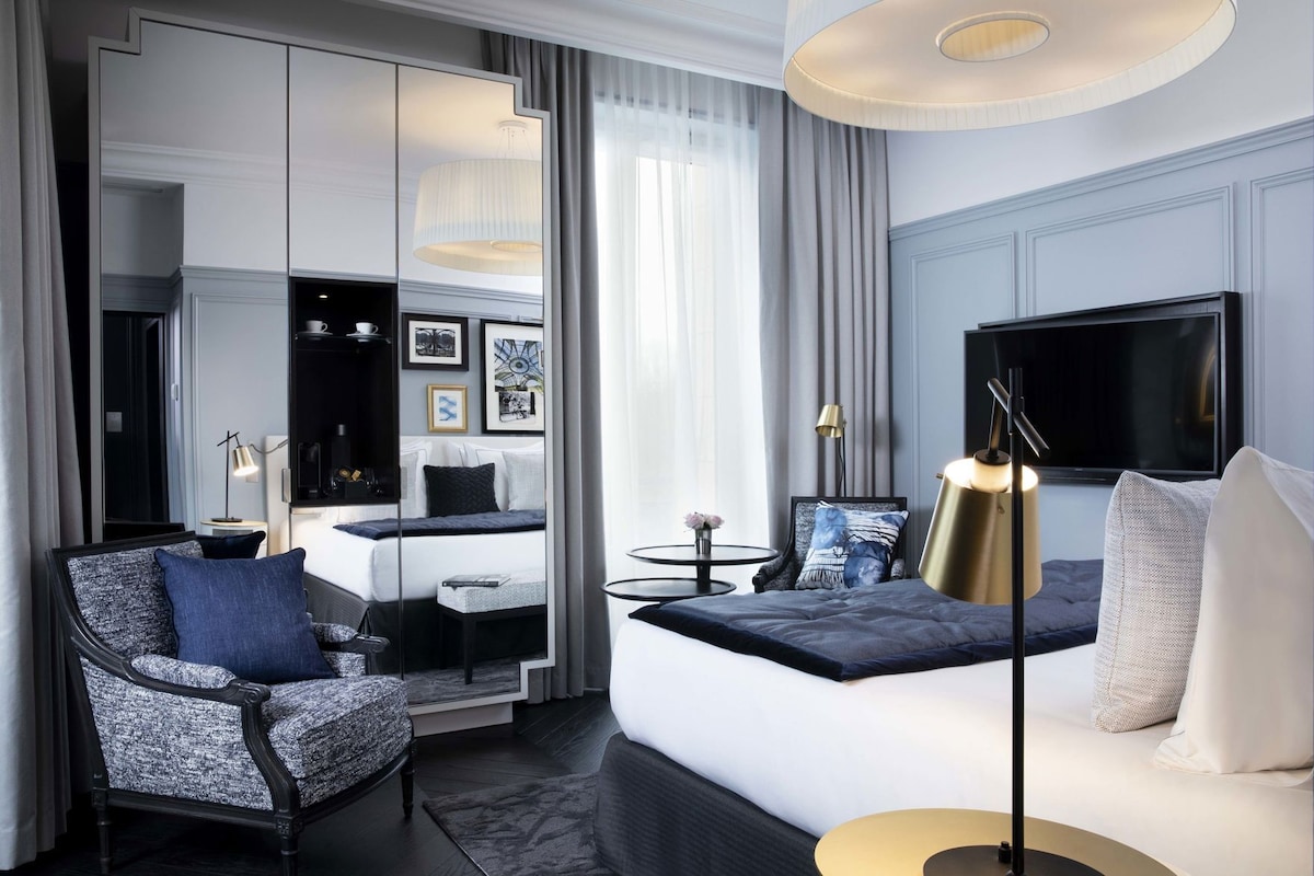 Ropa de cama de alta calidad y minibar 