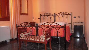 1 bedroom, minibar, desk, free WiFi