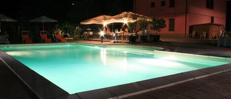 En sÀsongsöppen utomhuspool