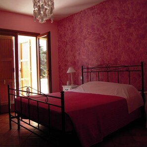 1 habitación, minibar, escritorio y wifi gratis 