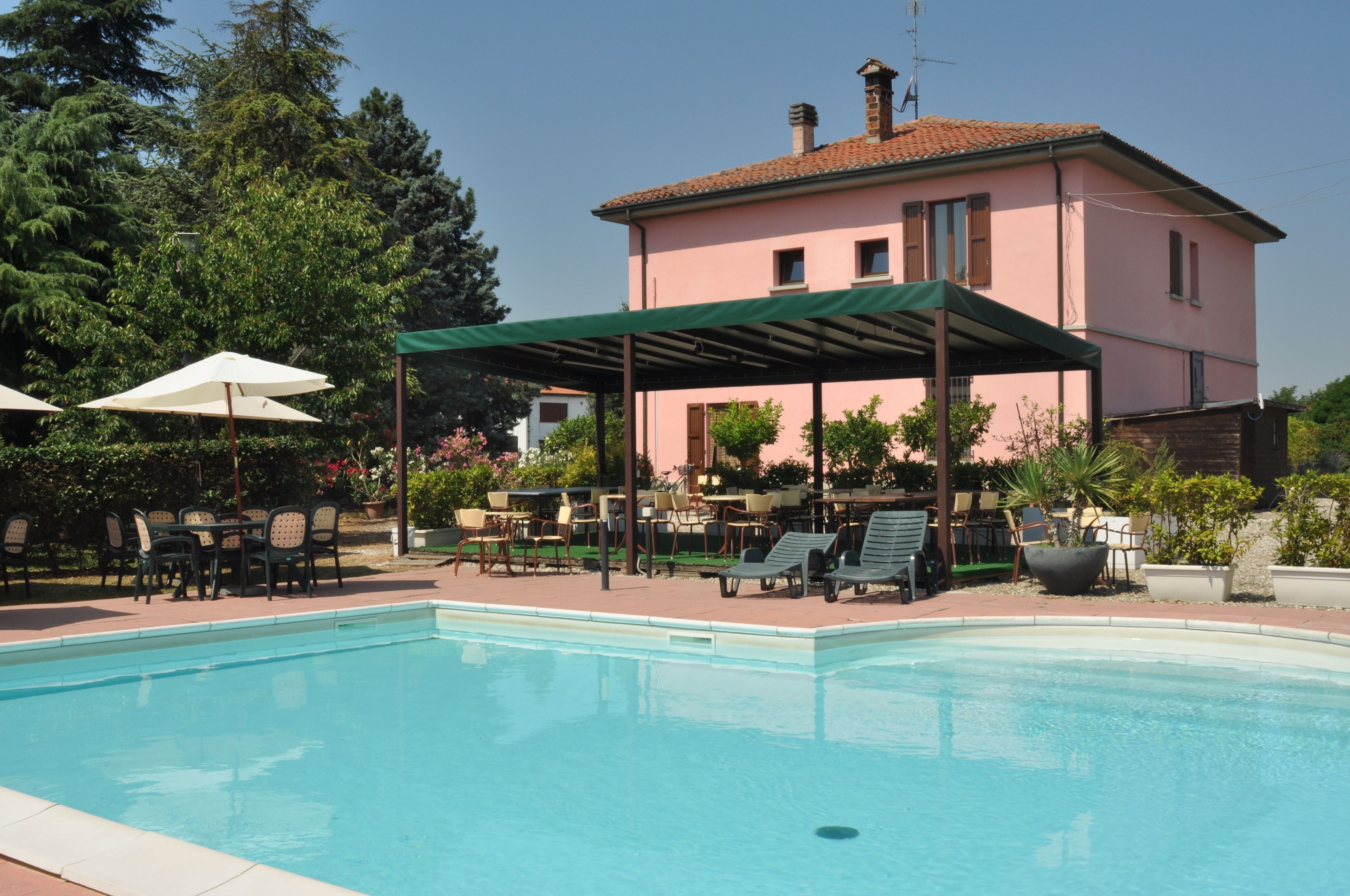 Piscine extérieure (ouverte en saison)