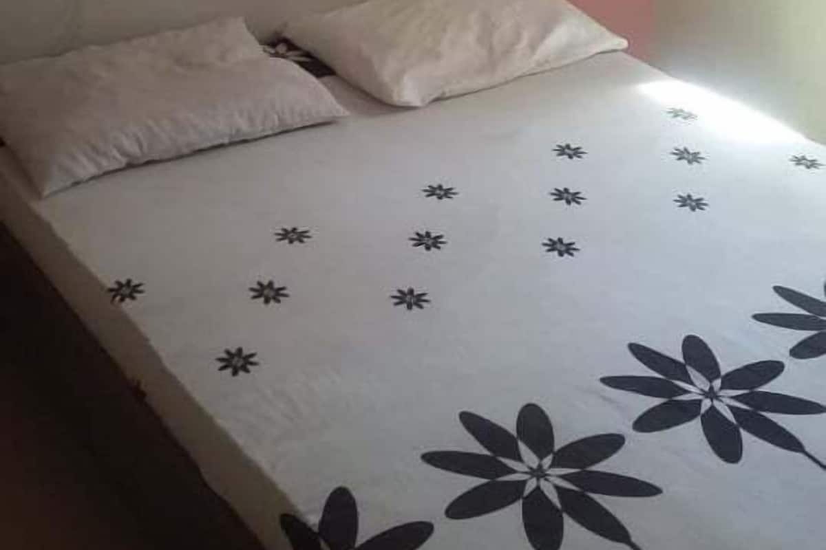 Double Room | Minibar, iron/ironing board (on request), free WiFi, bed sheets