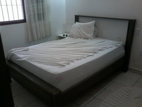Shared Dormitory, 2 Twin Beds | Minibar, iron/ironing board, free WiFi, bed sheets