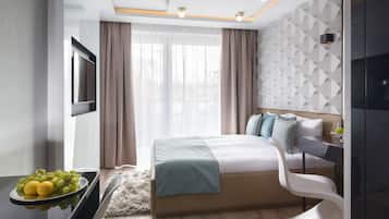 Comfort Apartment (Plus) | Premium bedding, in-room safe, desk, laptop workspace