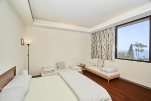 Habitació quàdruple Comfort, 1 dormitori, bany compartit, vistes al mar | 1 dormitori, habitacions insonoritzades i wifi gratuïta 