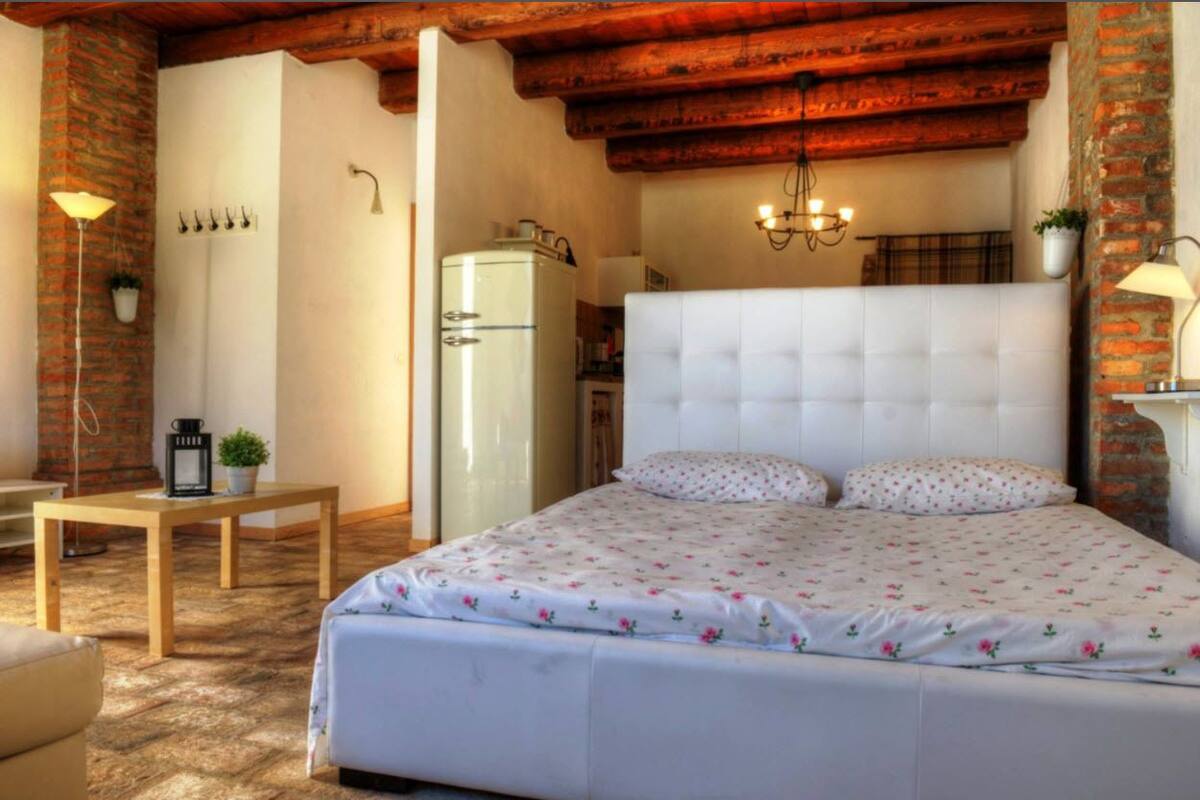 Classic Apartment, Courtyard Area | Desk, iron/ironing board, WiFi (free), bed sheets