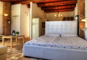 Classic Apartment, Courtyard Area | Desk, iron/ironing board, free WiFi, bed sheets - Agriturismo Case Nuove (Modigliana)