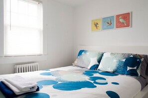 2 bedrooms, desk, iron/ironing board, free wired Internet - BlueWavePlace Central NJ - Piscataway (Piscataway)